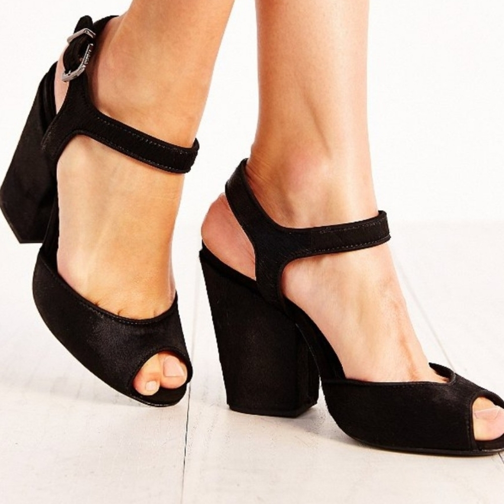 9 SCHUTZ sean vino Black Pony Hair Heels